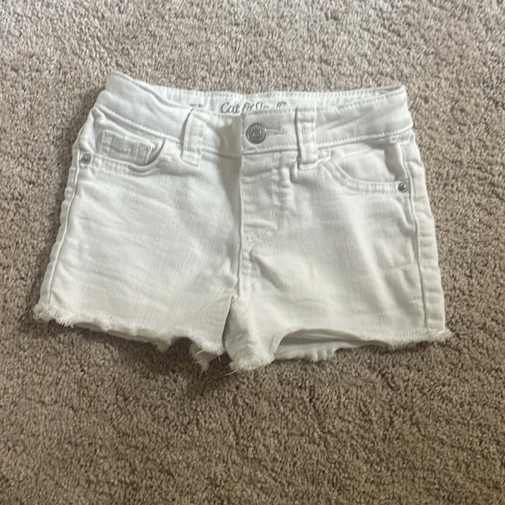 Good condition Cat & Jack white jean shorts - Size 3T